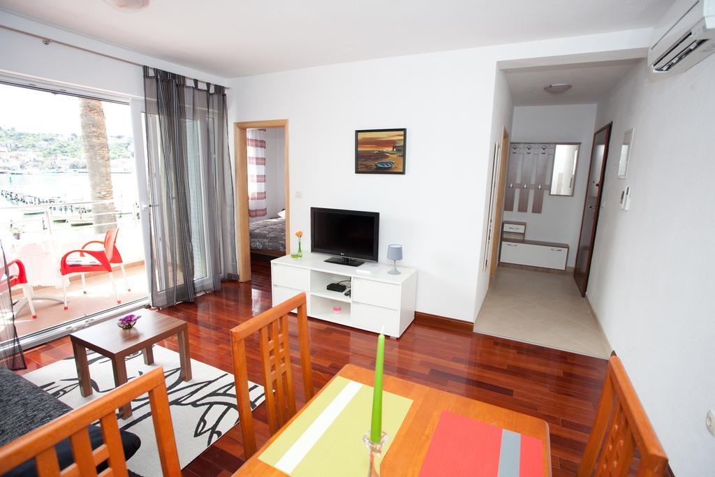 Apartments Svjetlana Trogir Exterior foto