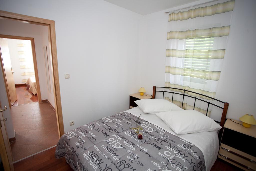 Apartments Svjetlana Trogir Quarto foto