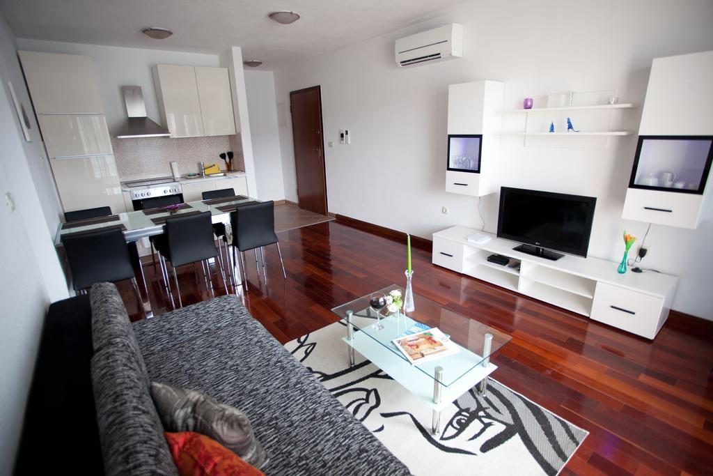 Apartments Svjetlana Trogir Quarto foto