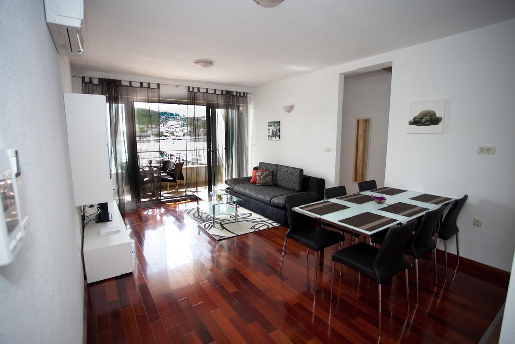 Apartments Svjetlana Trogir Quarto foto