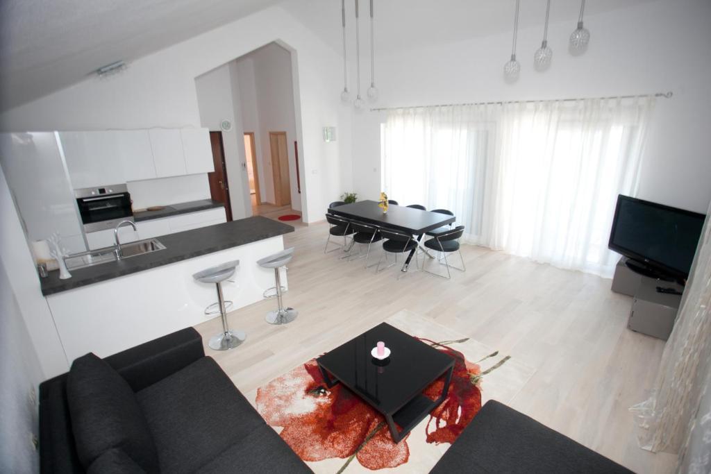 Apartments Svjetlana Trogir Quarto foto