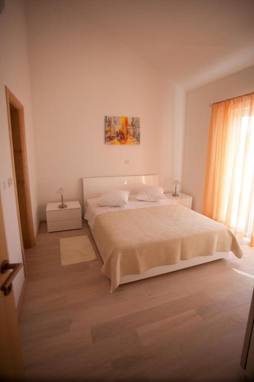 Apartments Svjetlana Trogir Quarto foto